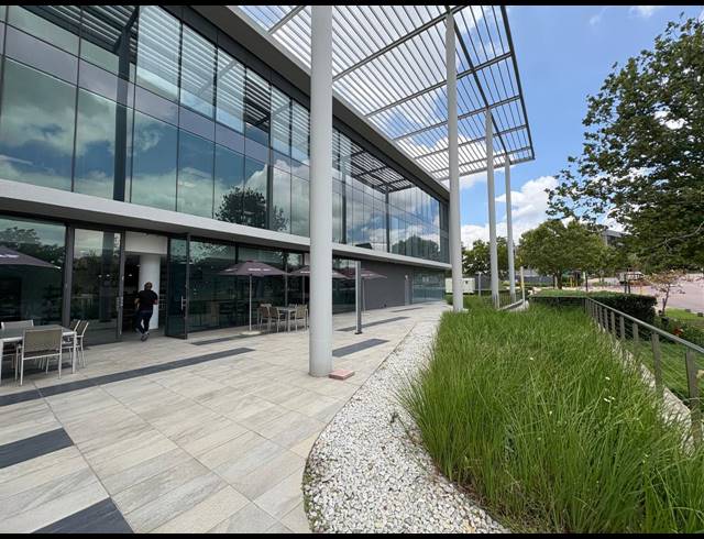 1,292M² OFFICE TO LET IN WATERFALL